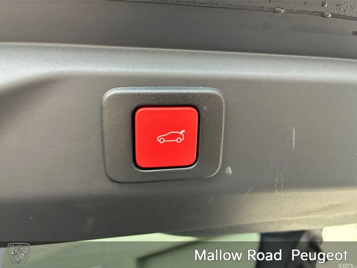 Peugeot 3008 MPV, Petrol, 2026, White