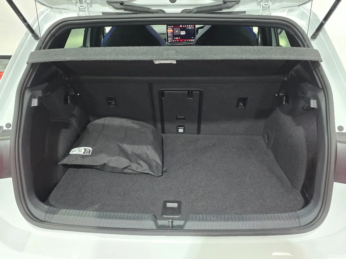 Volkswagen Golf Hatchback, Petrol Plug-in Hybrid, 2025, White