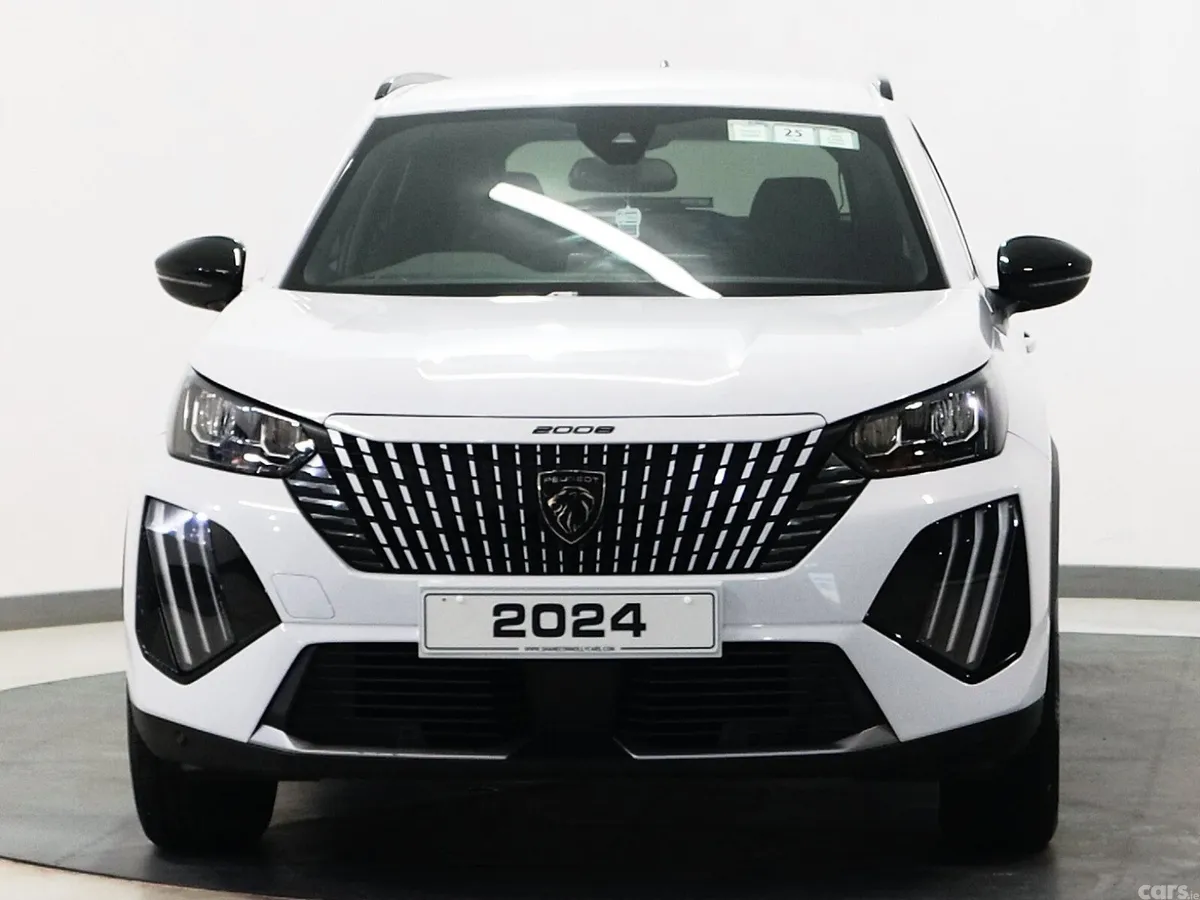 Peugeot 2008 MPV, Petrol, 2024, White
