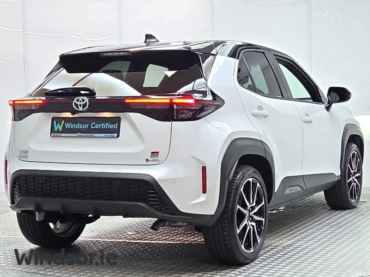 Toyota Yaris Cross Estate, Petrol Hybrid, 2024, White