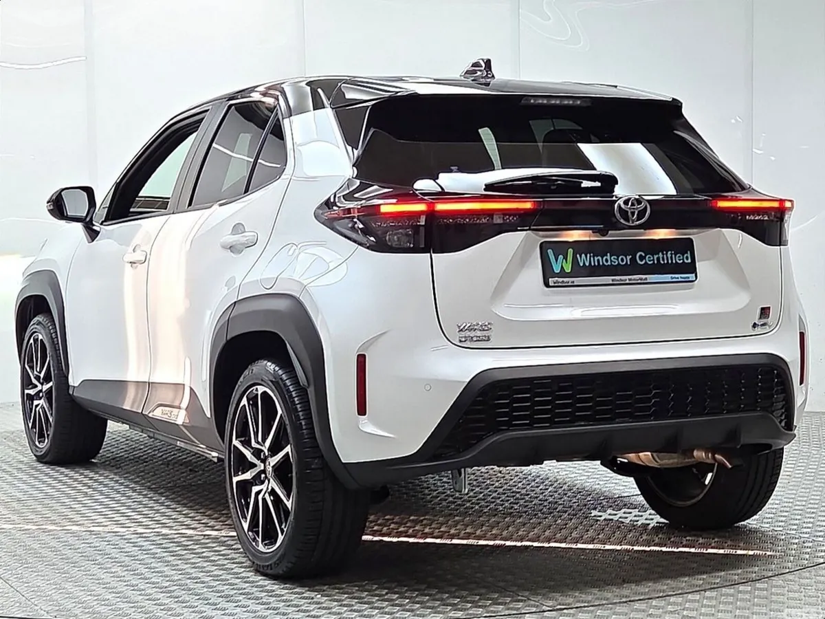 Toyota Yaris Cross Estate, Petrol Hybrid, 2024, White
