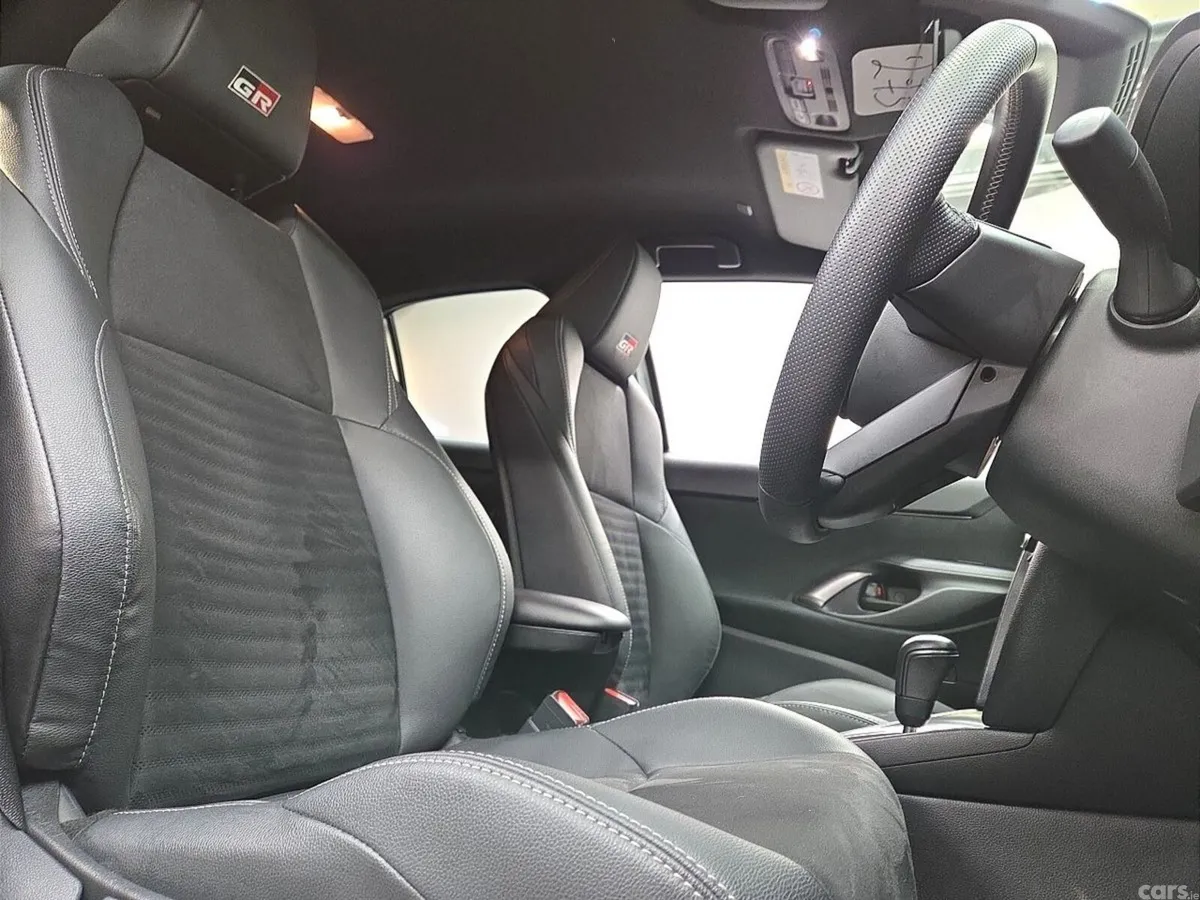 Toyota Yaris Cross Estate, Petrol Hybrid, 2024, White