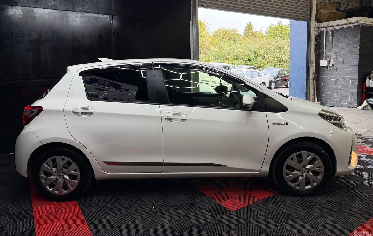 Toyota Vitz Hatchback, Petrol Hybrid, 2017, White