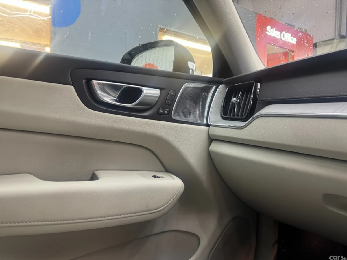 Volvo XC60 SUV, Petrol Plug-in Hybrid, 2024, White