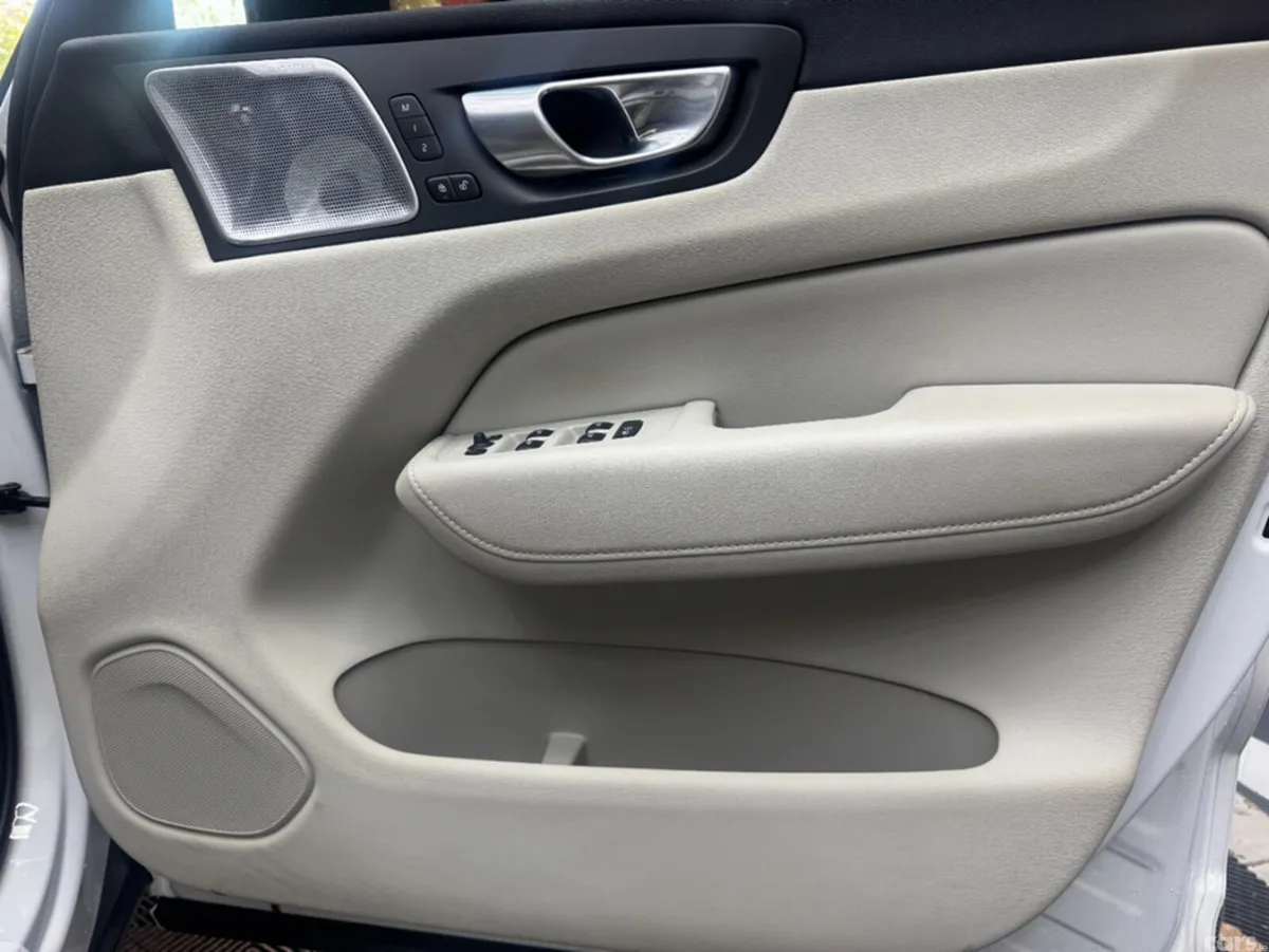 Volvo XC60 SUV, Petrol Plug-in Hybrid, 2024, White