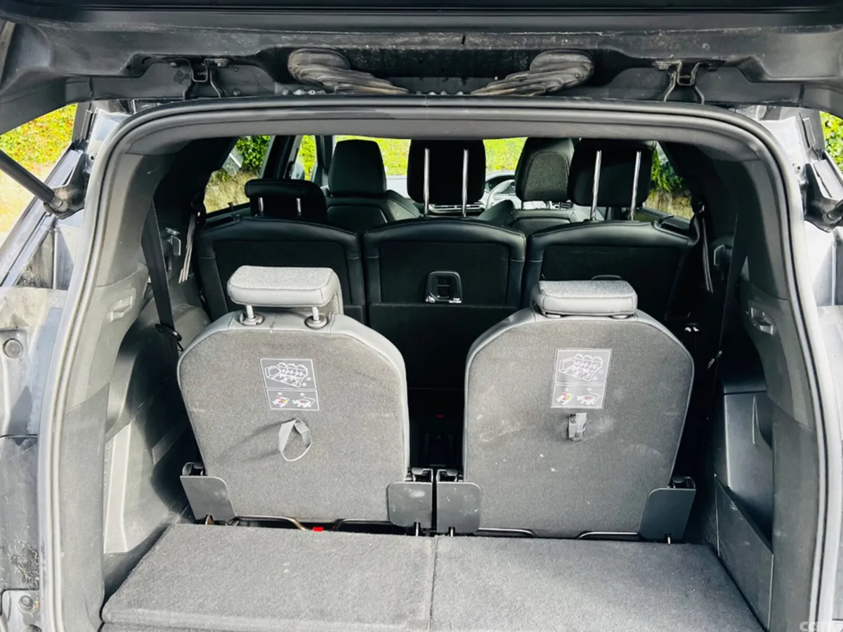 Peugeot 5008 MPV, Diesel, 2019, Black