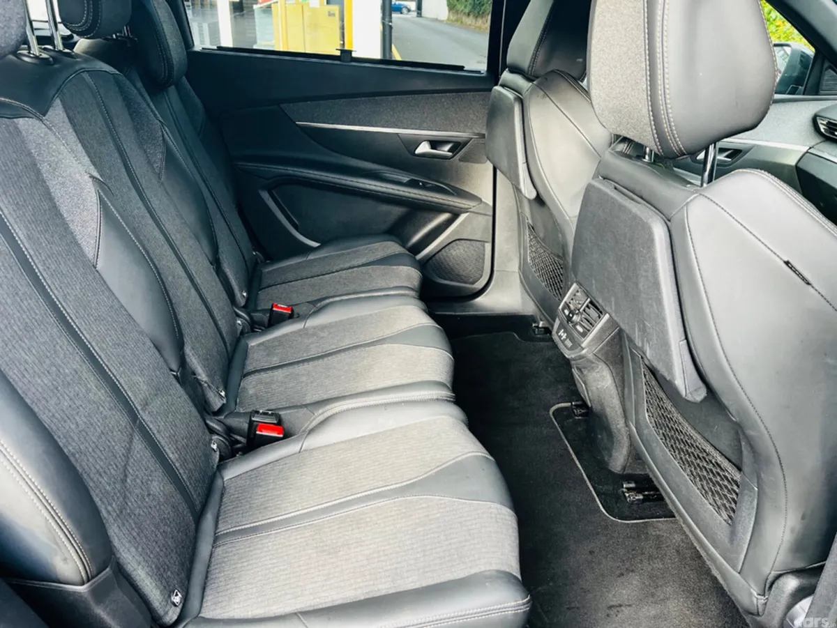 Peugeot 5008 MPV, Diesel, 2019, Black