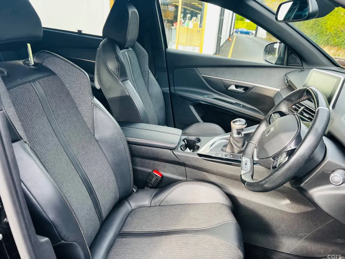 Peugeot 5008 MPV, Diesel, 2019, Black