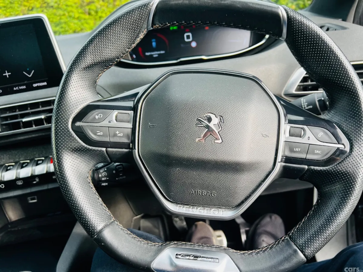 Peugeot 5008 MPV, Diesel, 2019, Black