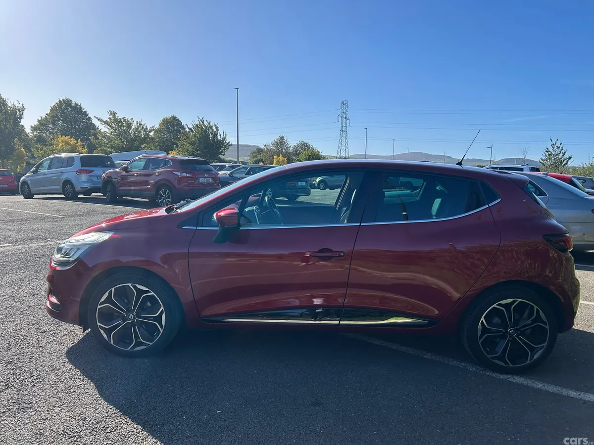 Renault Clio Hatchback, Petrol, 2017, Red