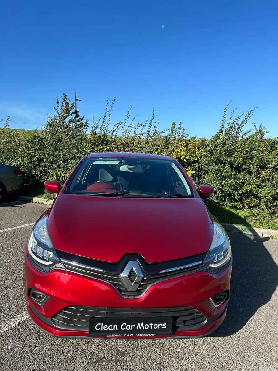 Renault Clio Hatchback, Petrol, 2017, Red