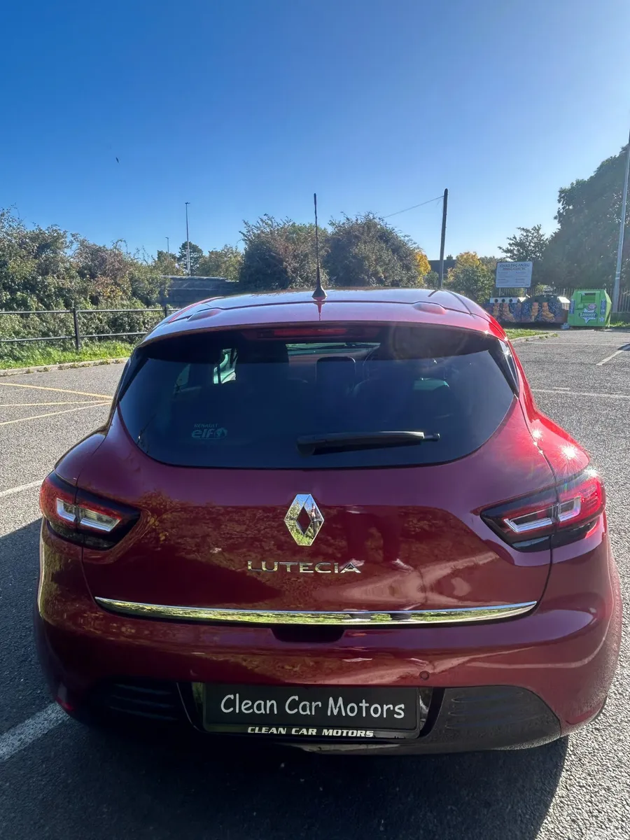 Renault Clio Hatchback, Petrol, 2017, Red