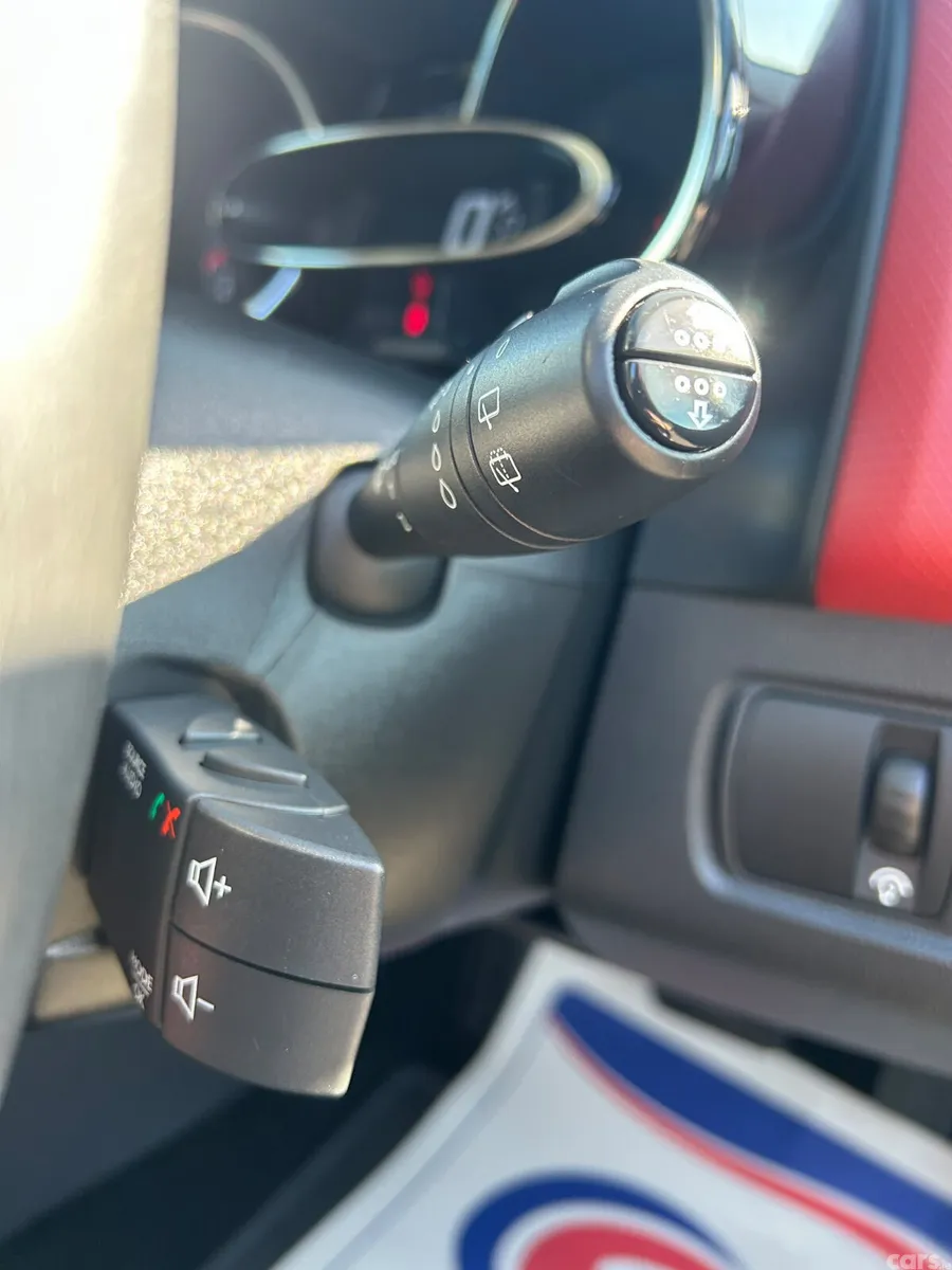 Renault Clio Hatchback, Petrol, 2017, Red