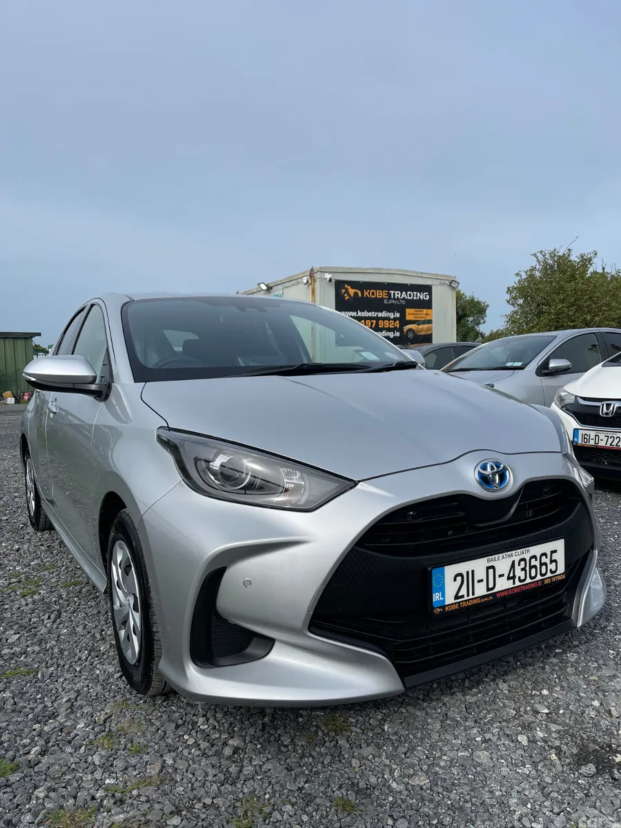 Toyota Yaris Hatchback, Petrol Hybrid, 2021, Silver