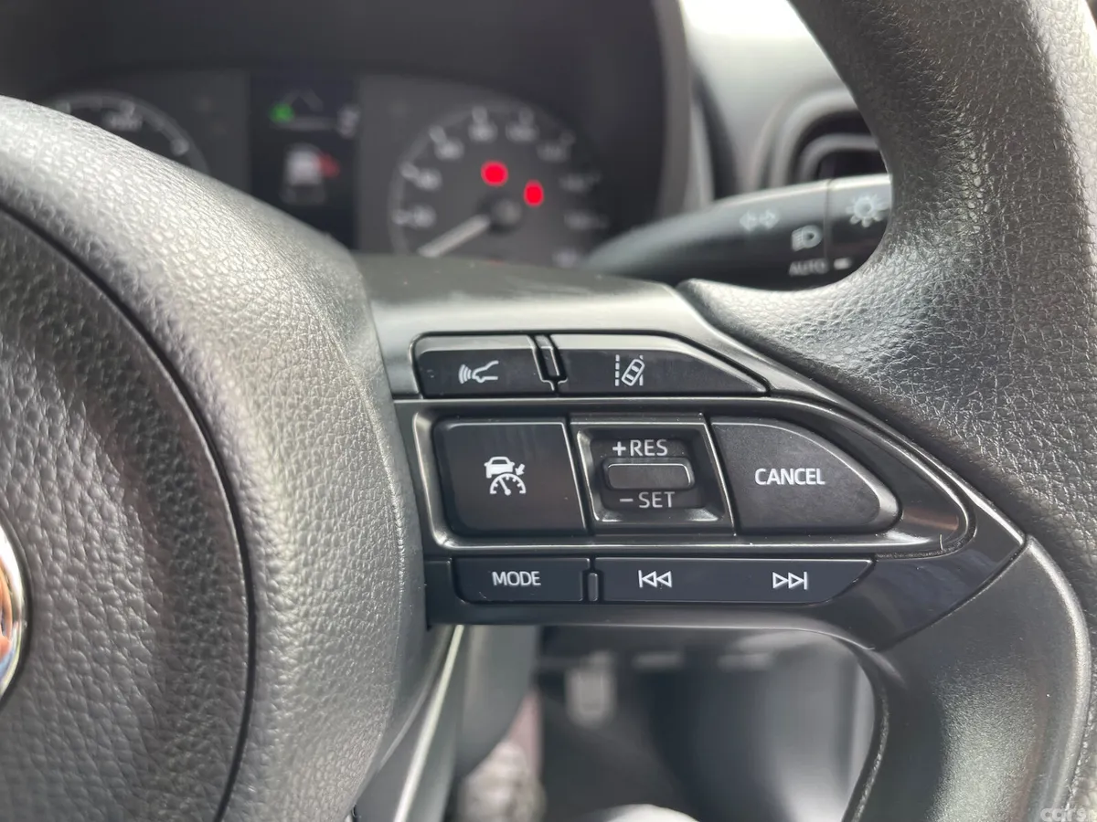 Toyota Yaris Hatchback, Petrol Hybrid, 2021, Silver