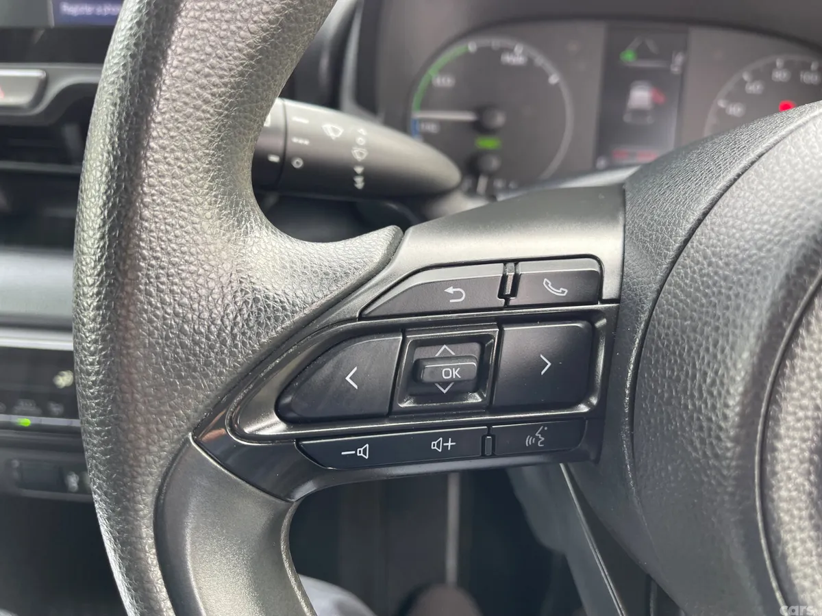 Toyota Yaris Hatchback, Petrol Hybrid, 2021, Silver