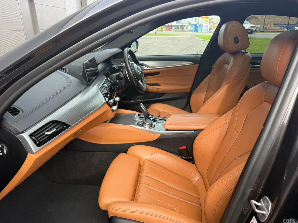BMW 5-Series Saloon, Petrol Hybrid, 2019, Grey
