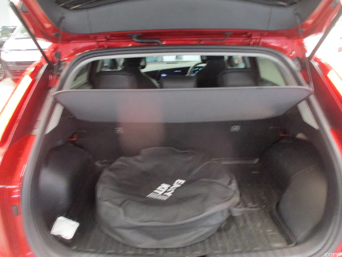 Kia Niro SUV, Petrol Plug-in Hybrid, 2023, Red