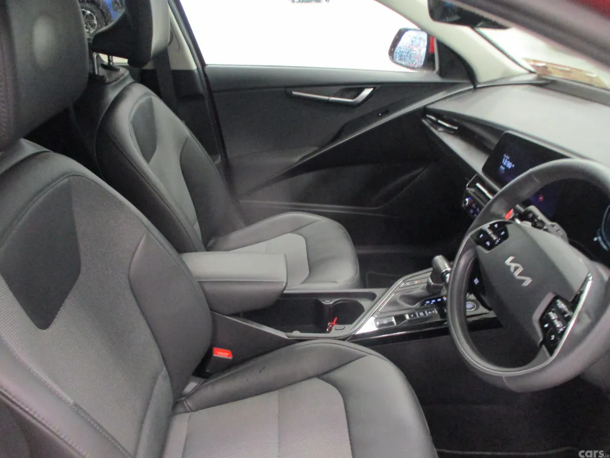 Kia Niro SUV, Petrol Plug-in Hybrid, 2023, Red