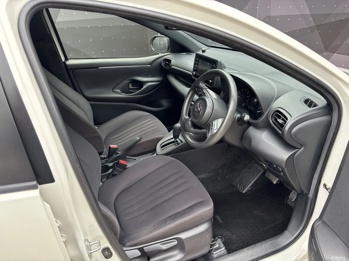 Toyota Yaris Hatchback, Petrol, 2021, White