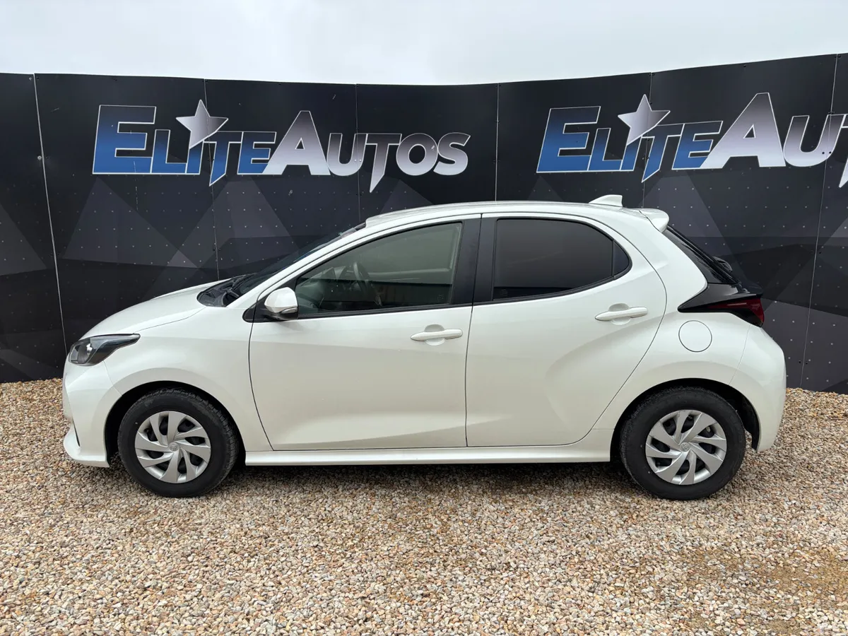 Toyota Yaris Hatchback, Petrol, 2021, White
