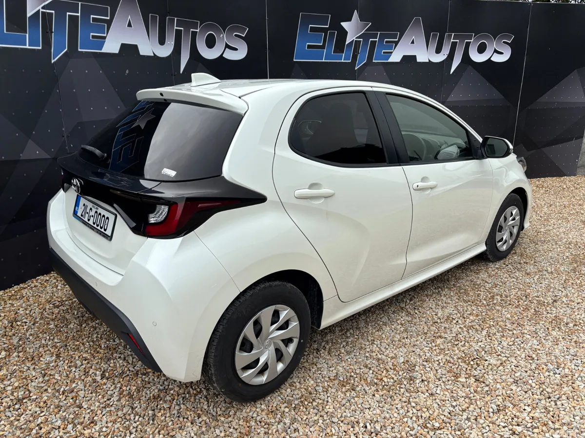 Toyota Yaris Hatchback, Petrol, 2021, White