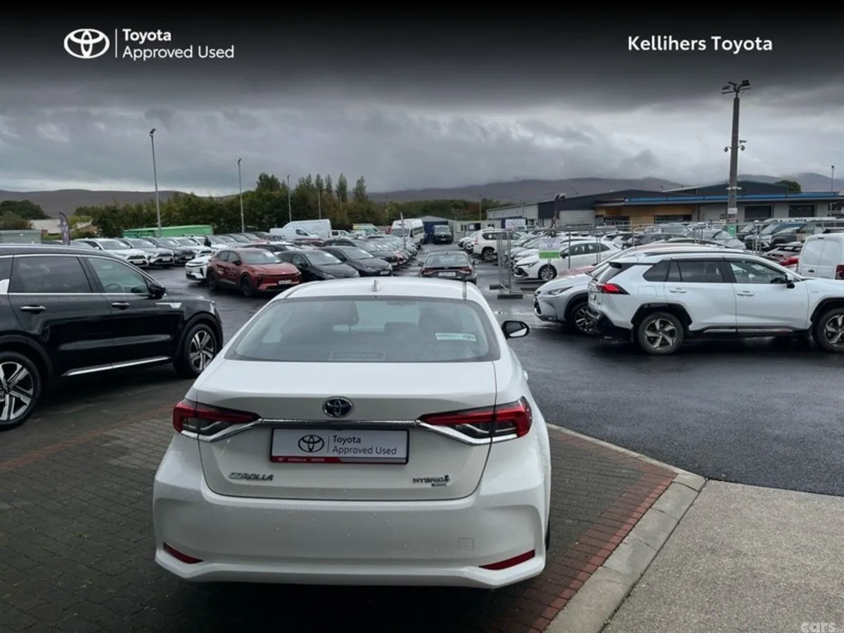 Toyota Corolla Saloon, Petrol Hybrid, 2019, White