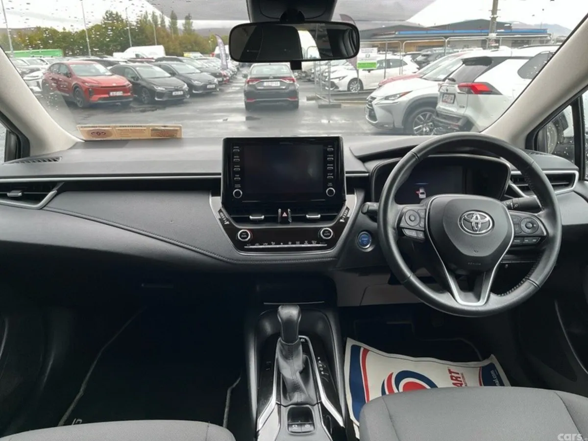 Toyota Corolla Saloon, Petrol Hybrid, 2019, White