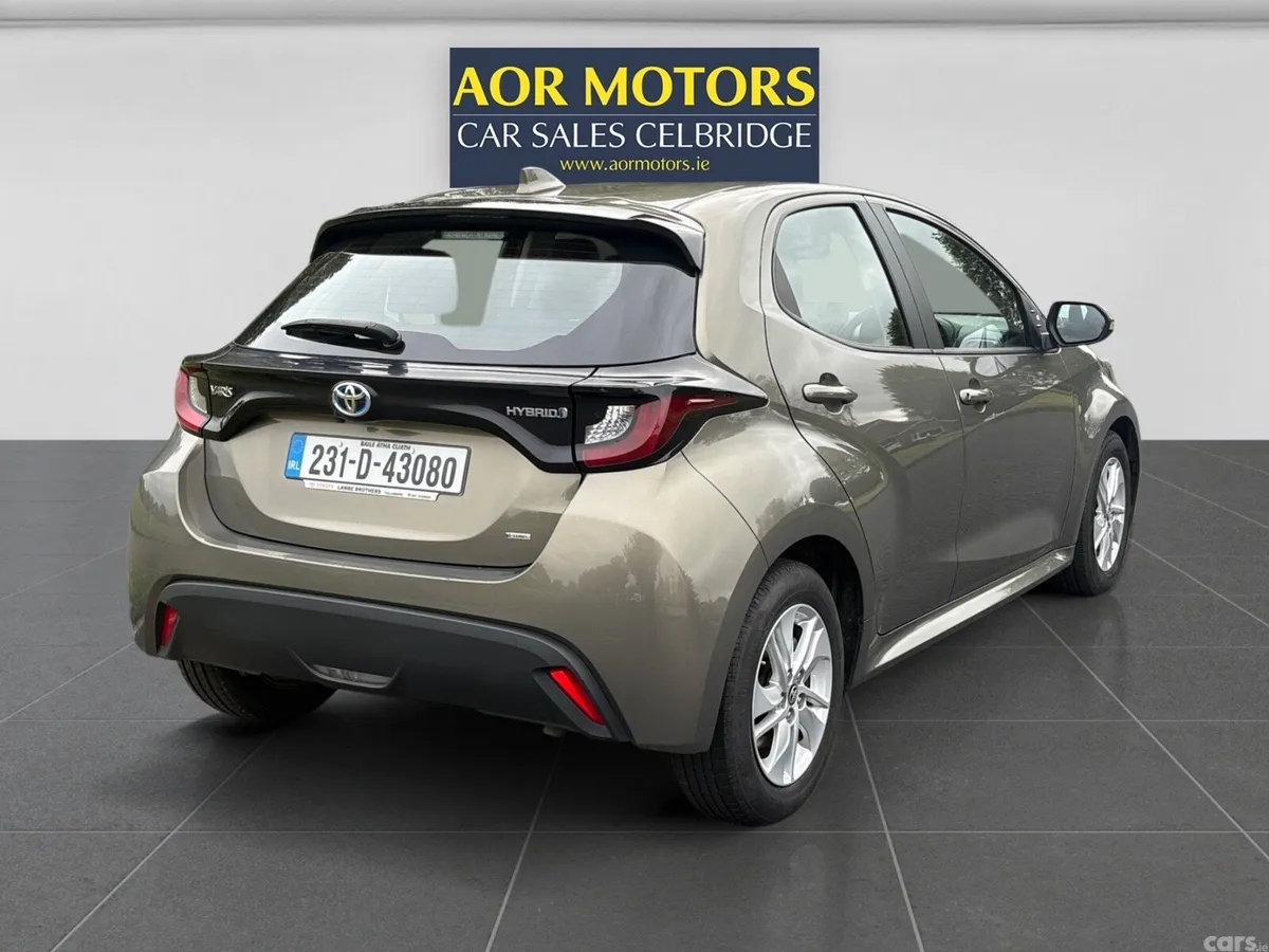 Toyota Yaris Hatchback, Petrol Hybrid, 2023, Green