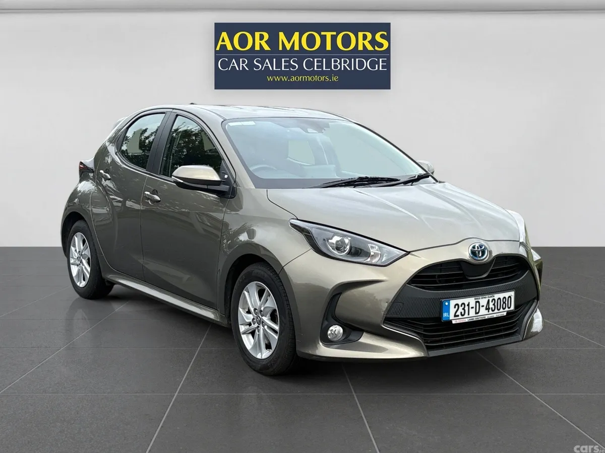 Toyota Yaris Hatchback, Petrol Hybrid, 2023, Green