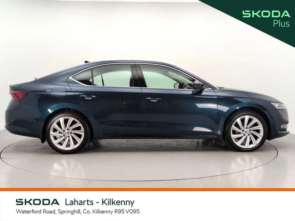 Skoda Octavia Saloon, Diesel, 2023, Blue