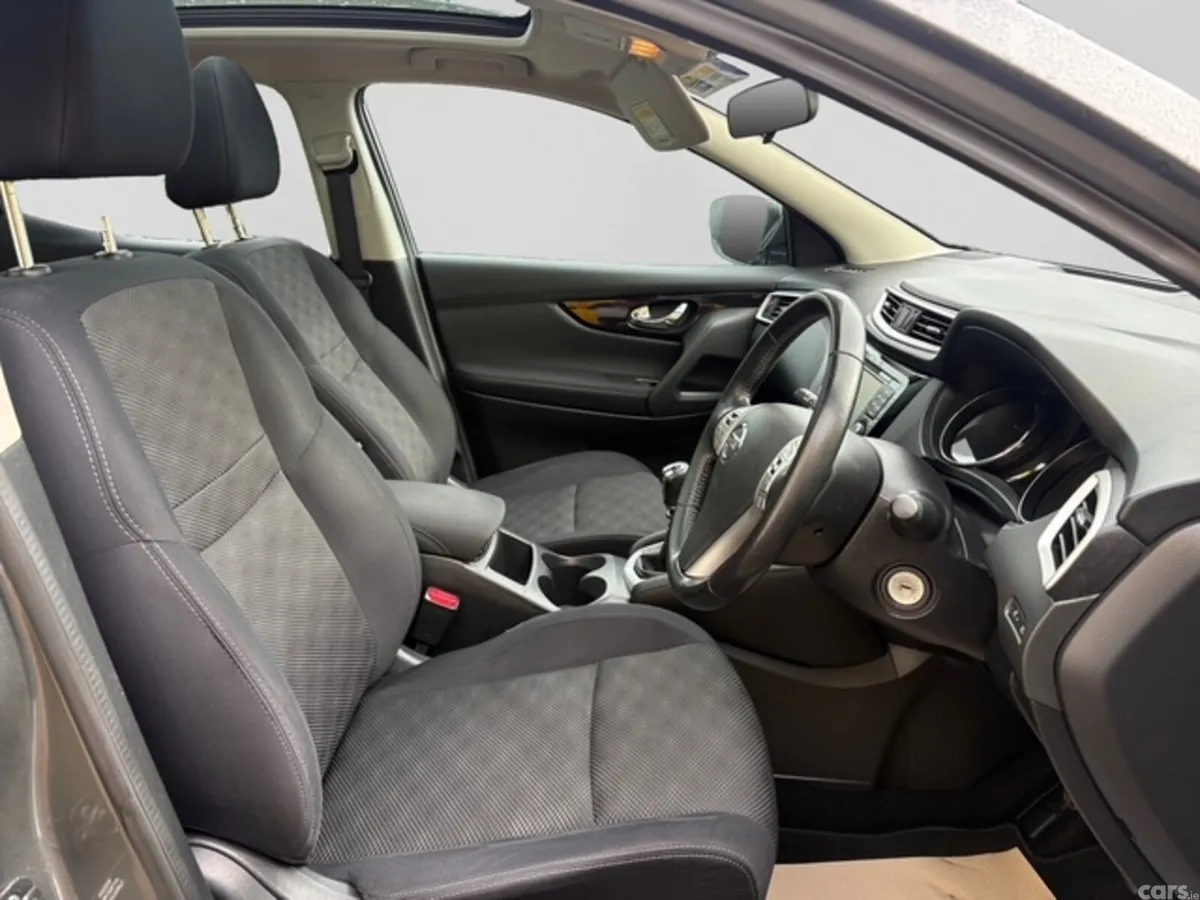 Nissan Qashqai SUV, Diesel, 2017, Grey