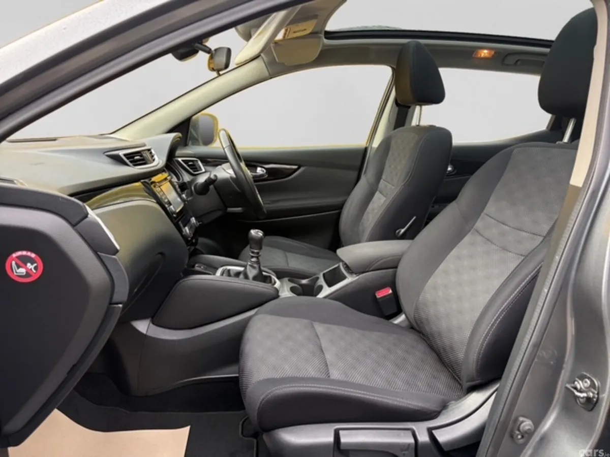 Nissan Qashqai SUV, Diesel, 2017, Grey