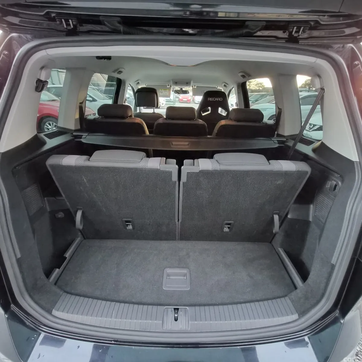 Volkswagen Touran MPV, Petrol, 2016, Black