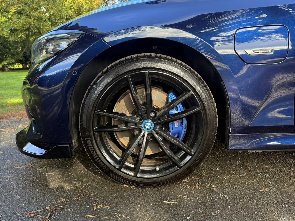 BMW 3-Series Estate, Petrol Plug-in Hybrid, 2022, Blue