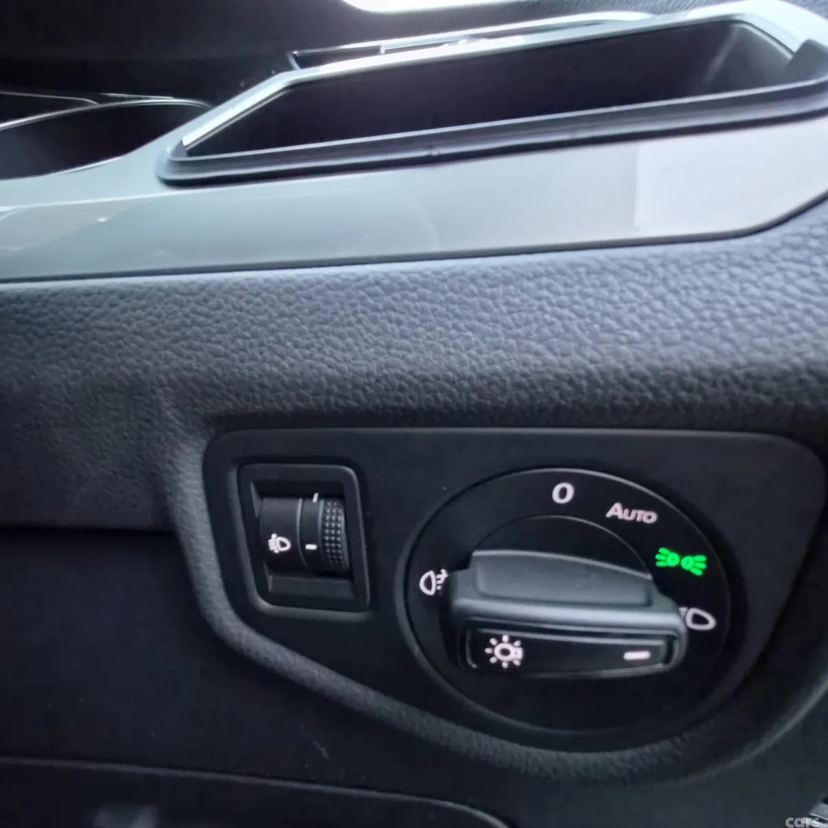 Volkswagen Touran MPV, Petrol, 2016, Black