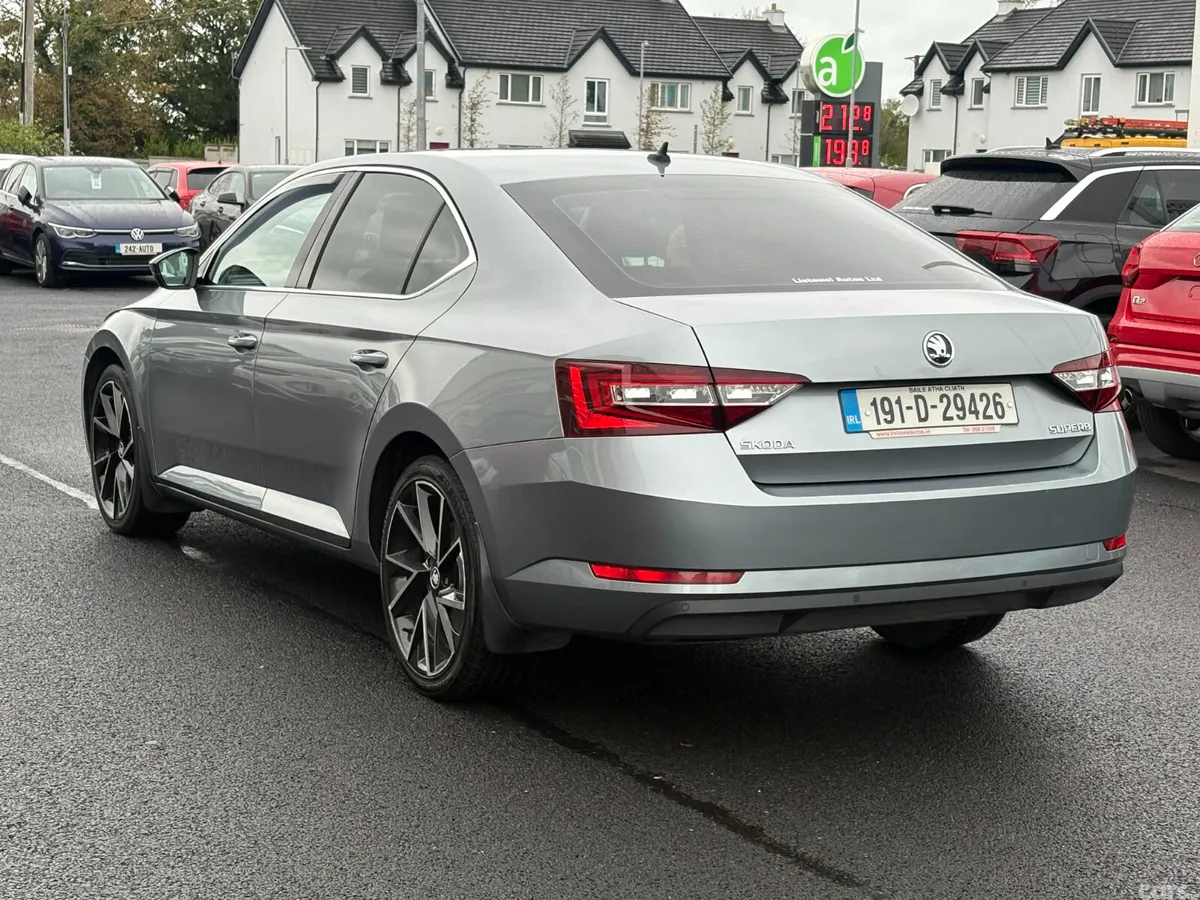 Skoda Superb Saloon, Diesel, 2019, Grey