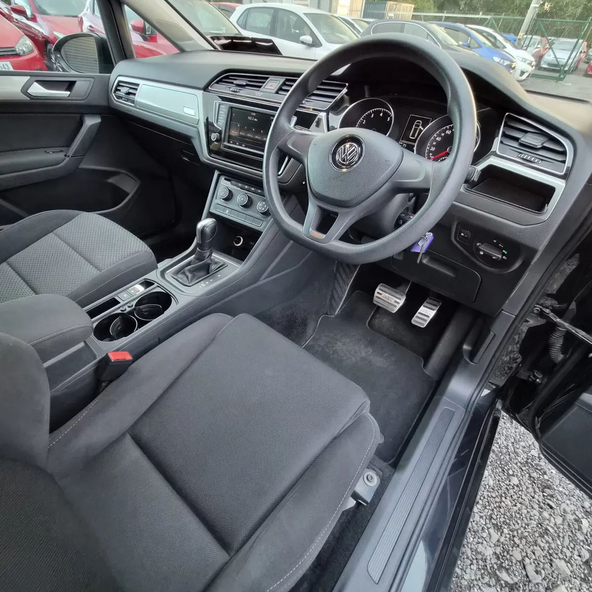 Volkswagen Touran MPV, Petrol, 2016, Black