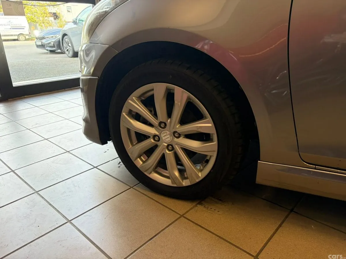 Suzuki Swift Hatchback, Petrol, 2014, Silver