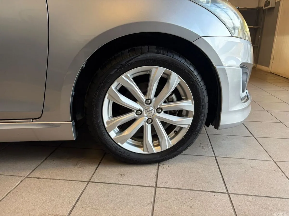 Suzuki Swift Hatchback, Petrol, 2014, Silver