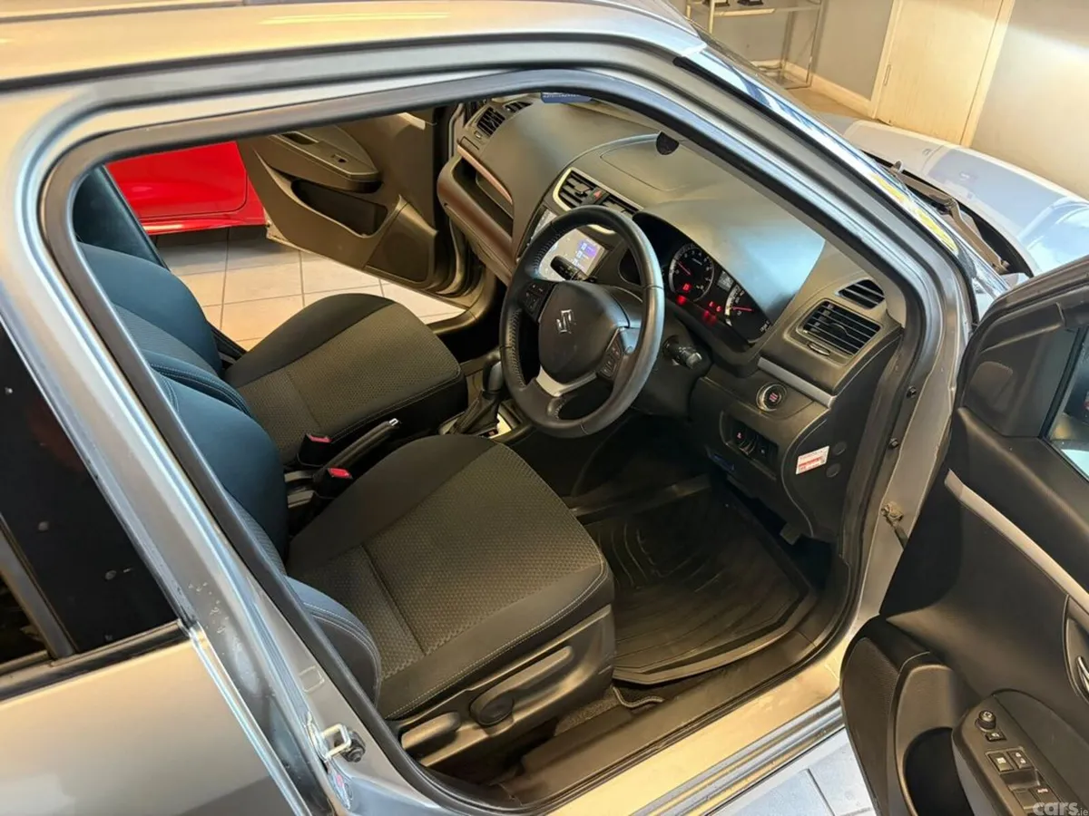 Suzuki Swift Hatchback, Petrol, 2014, Silver