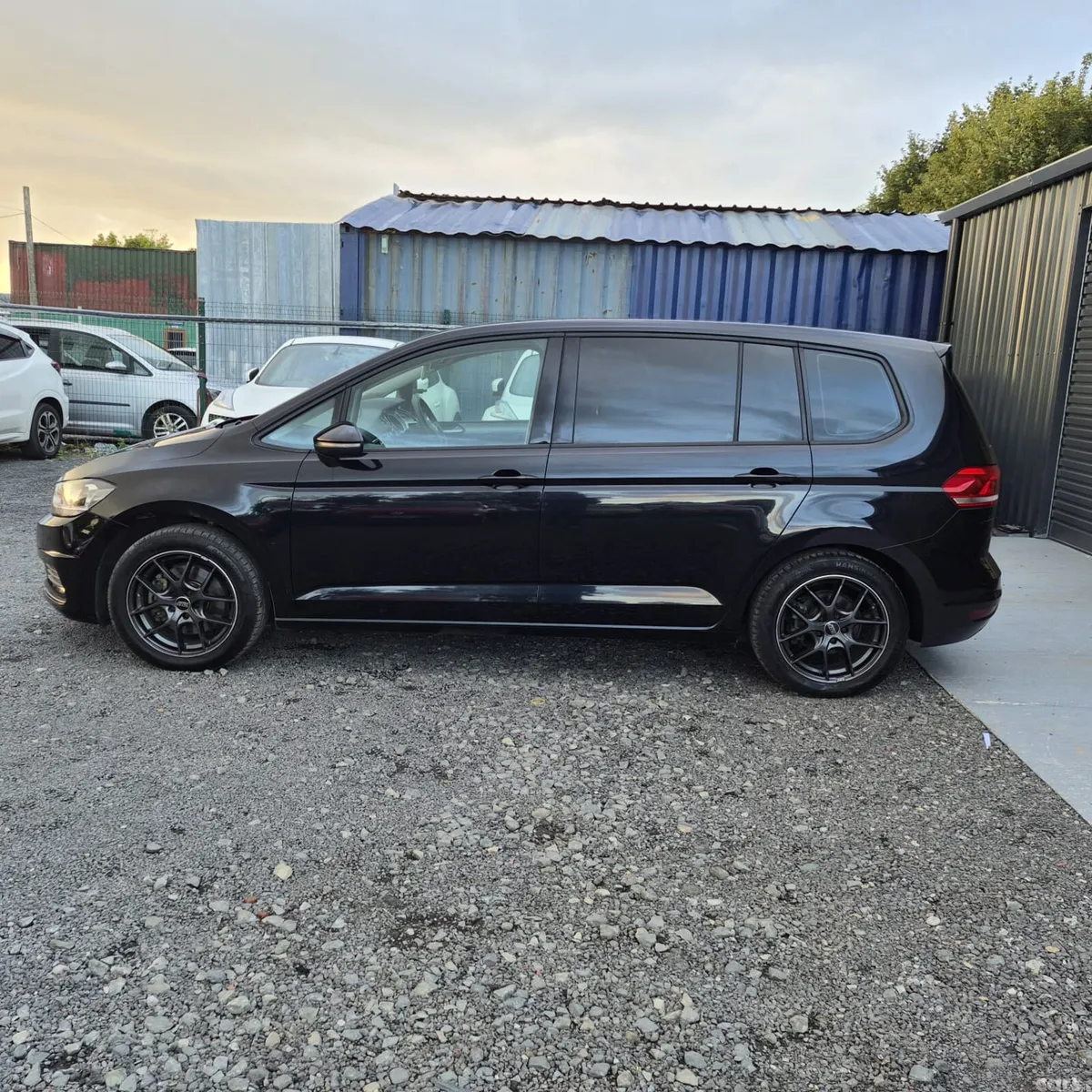 Volkswagen Touran MPV, Petrol, 2016, Black