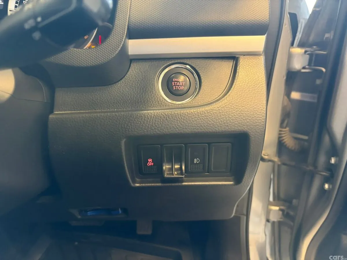 Suzuki Swift Hatchback, Petrol, 2014, Silver