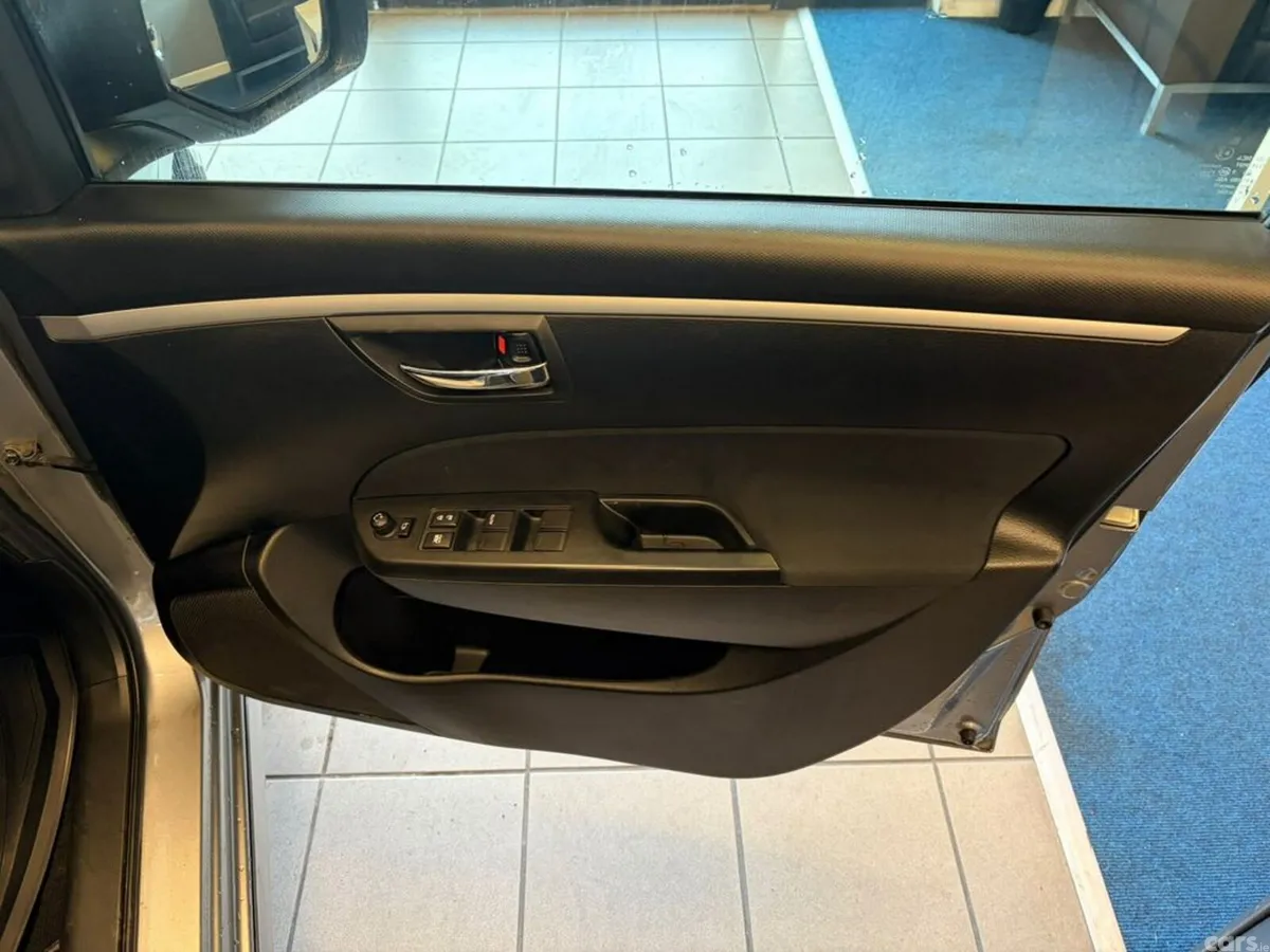 Suzuki Swift Hatchback, Petrol, 2014, Silver