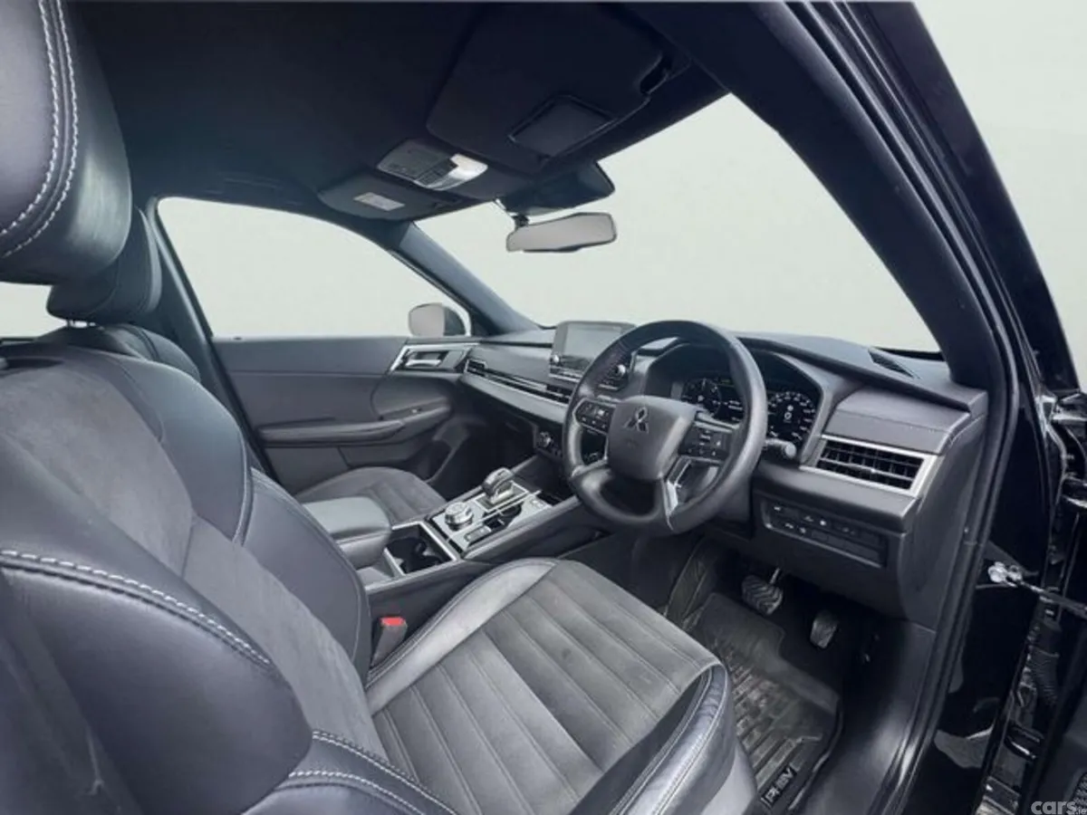 Mitsubishi Outlander SUV, Petrol Plug-in Hybrid, 2023, Black