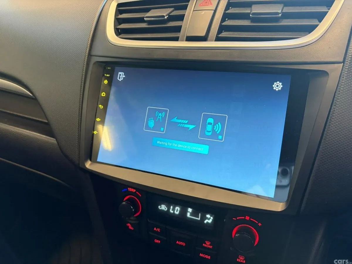 Suzuki Swift Hatchback, Petrol, 2014, Silver