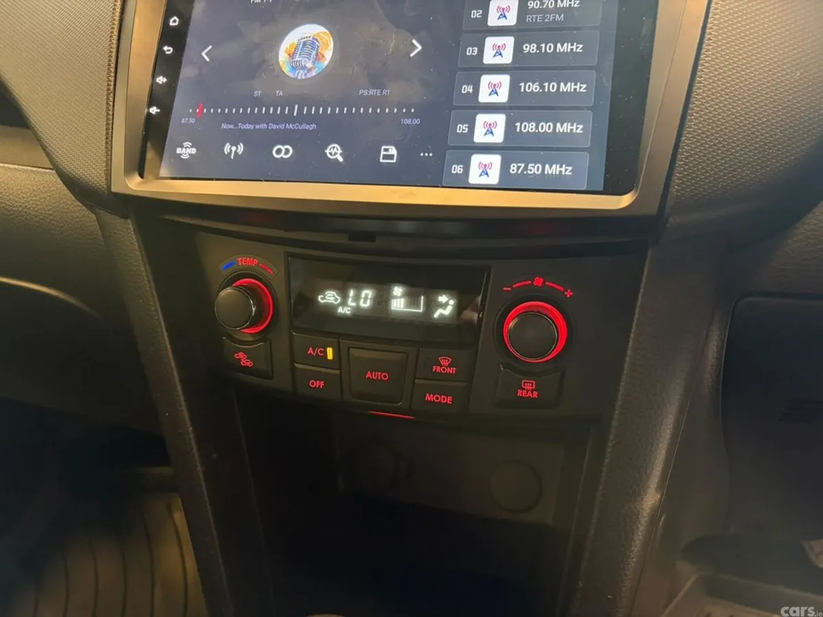 Suzuki Swift Hatchback, Petrol, 2014, Silver