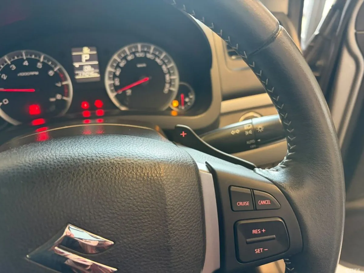 Suzuki Swift Hatchback, Petrol, 2014, Silver