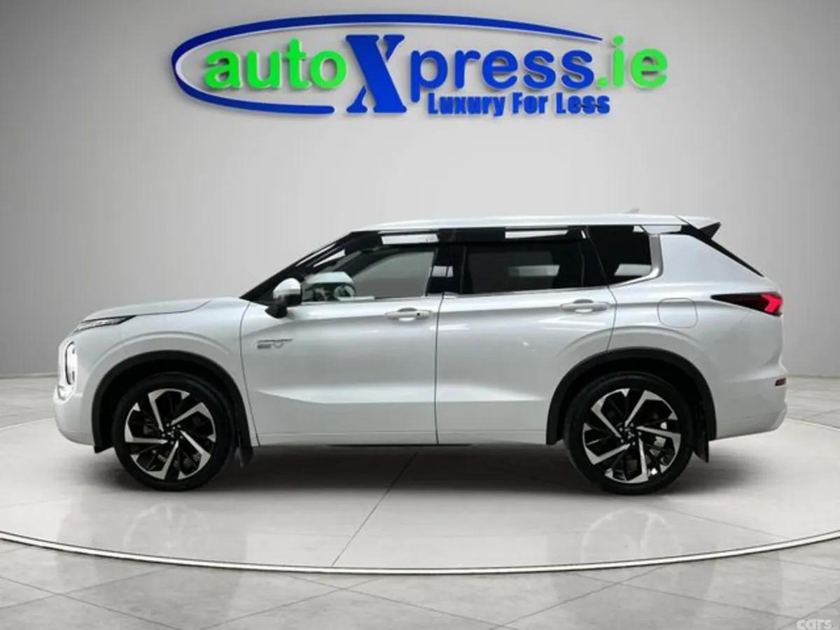 Mitsubishi Outlander SUV, Petrol Plug-in Hybrid, 2023, White