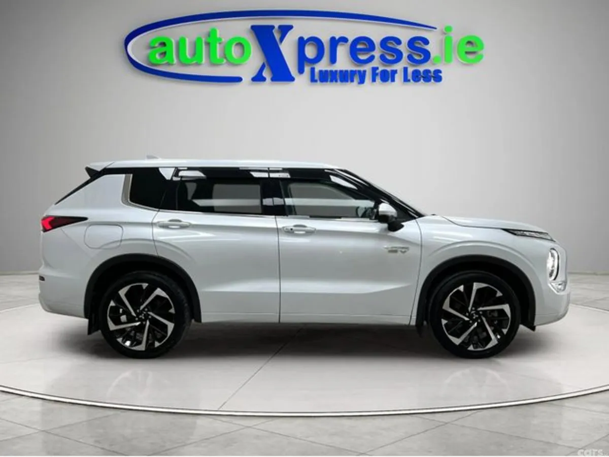 Mitsubishi Outlander SUV, Petrol Plug-in Hybrid, 2023, White